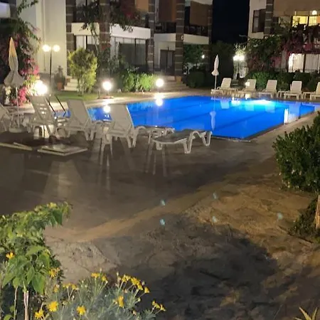 Bodrum'Da Havuzlu Sitede Yazlik Ev *